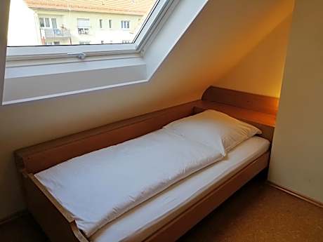 Einzelzimmer-Gemeinsames Badezimmer