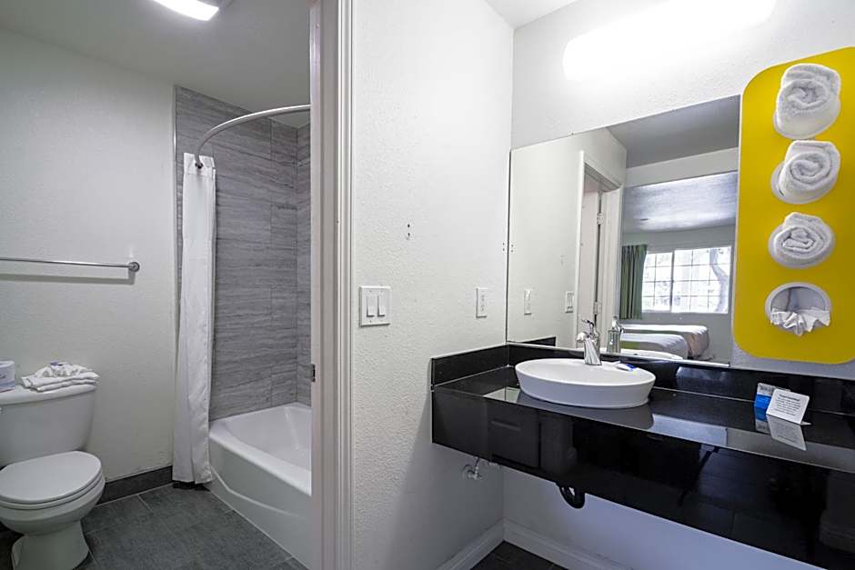 Fisherman's Cove Inn