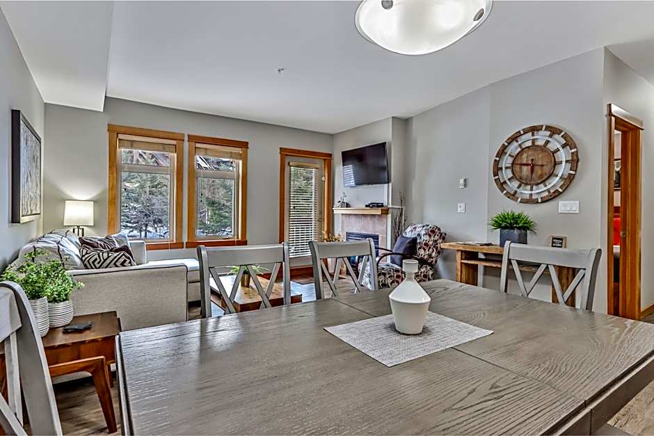 Suites with Pool & Hot tubs managed by Little Sister Getaways