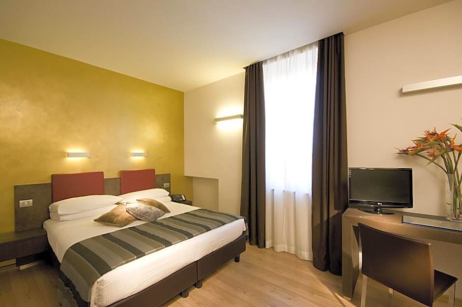 Photo 1 of 8 of Quadruple Room