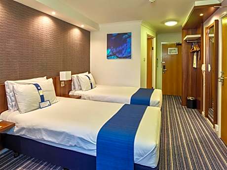 Standard Twin Room with Free Hot Breakfast