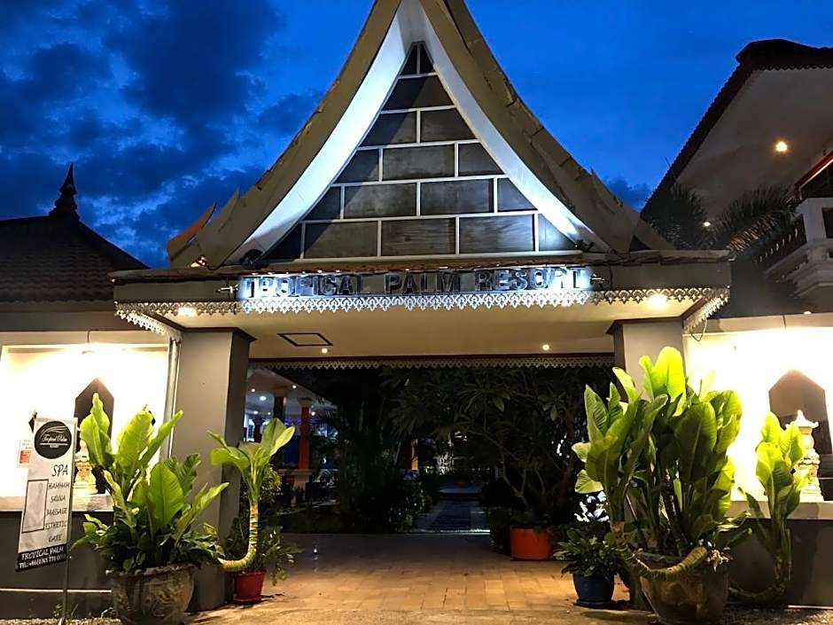 Tropical Palm Resort.