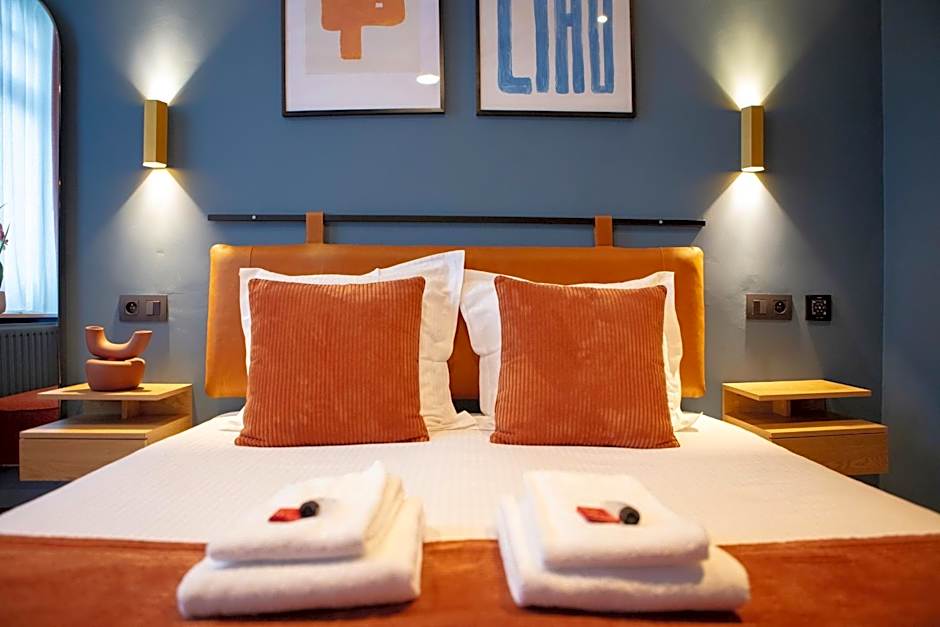 Gillis Eight Guest Rooms by Romy&Travis