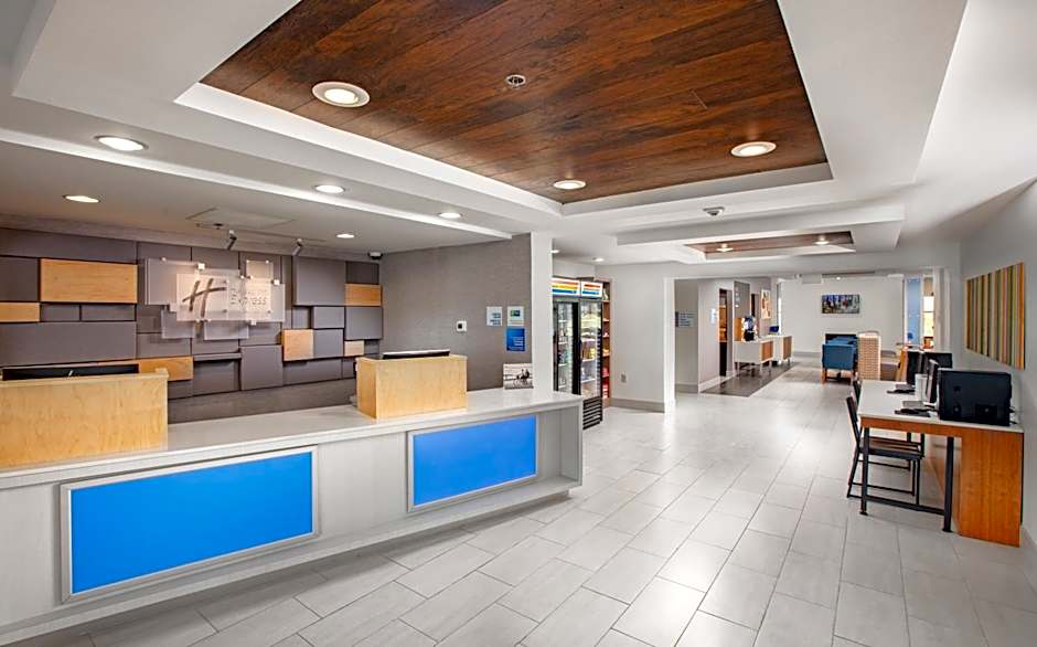 Holiday Inn Express Hotel & Suites Altoona-Des Moines By IHG