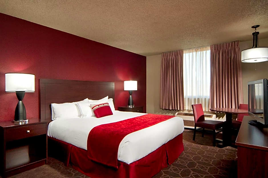 Photo 1 of 1 of Sedona 1 King Bed, Smoking, River View