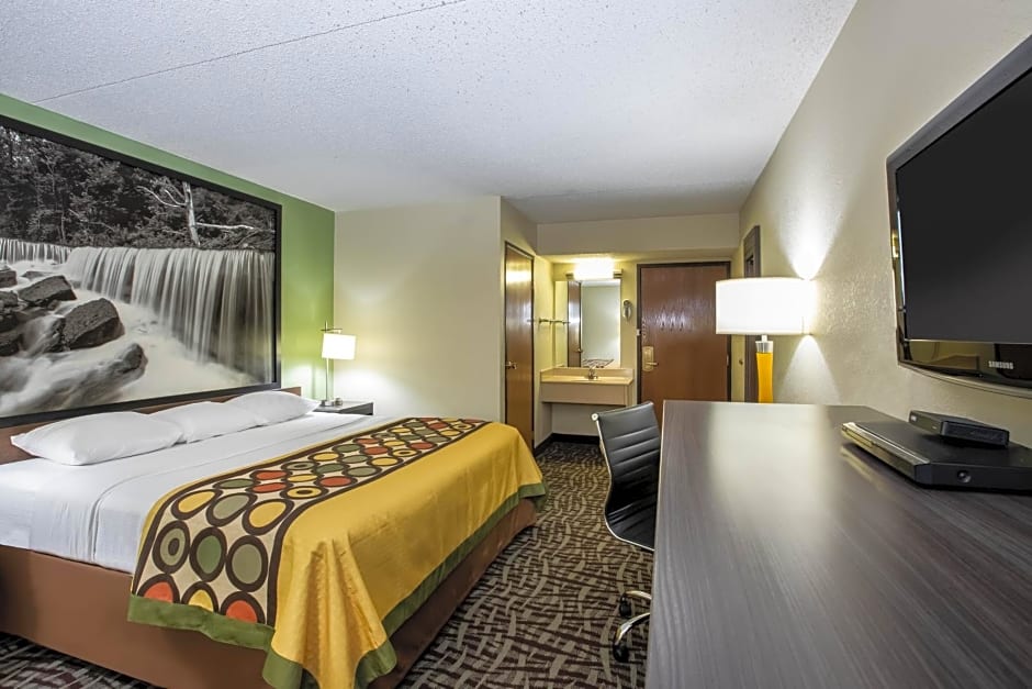 Super 8 by Wyndham Wichita East