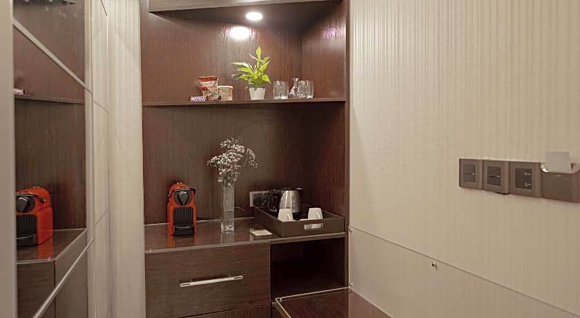 Amina Residency - Luxury Stay