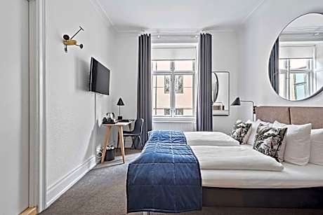 1 Queen Bed Non-Smoking Standard Room Wi-Fi Full Breakfast