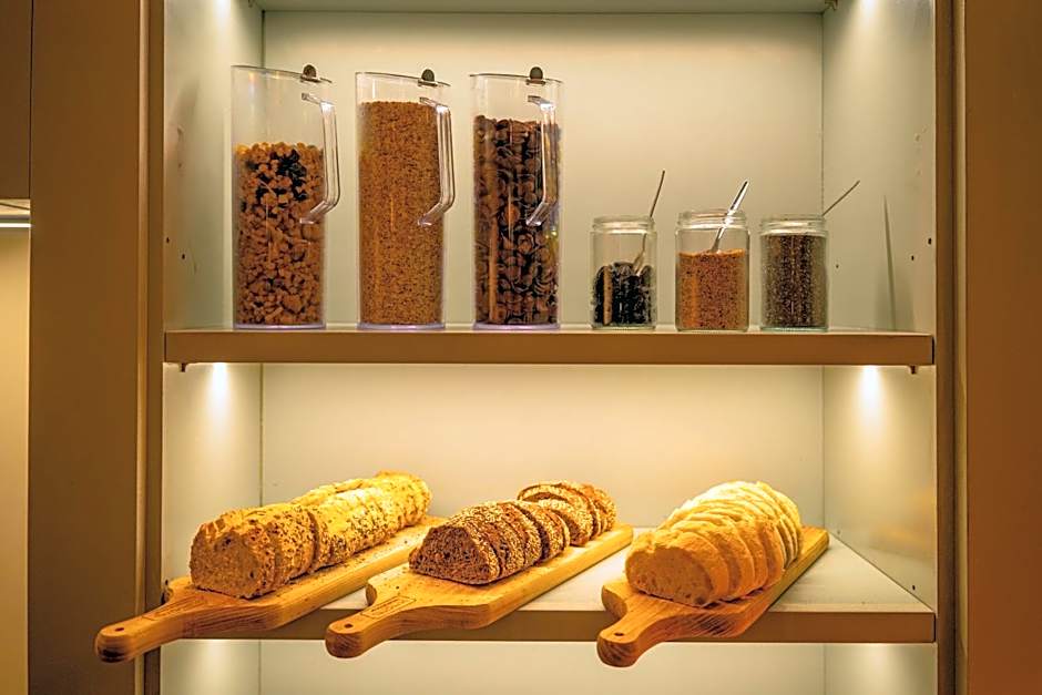 Casa Alhaja by Shiadu