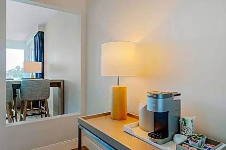 One-Bedroom King Suite with View - Mobility Access