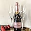 Leonis Restaurant & Rooms