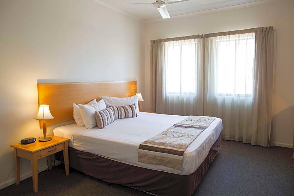 Metro Advance Apartments & Hotel