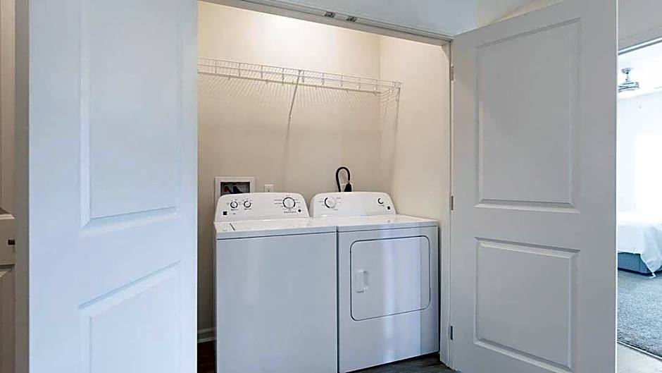 Landing - Modern Apartment with Amazing Amenities (ID8168X67)