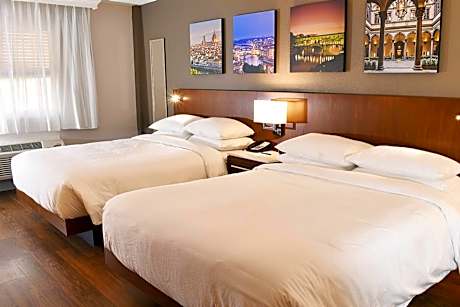 Queen Room with Queen Bed and Transfer Shower - Mobility and Hearing Accessible