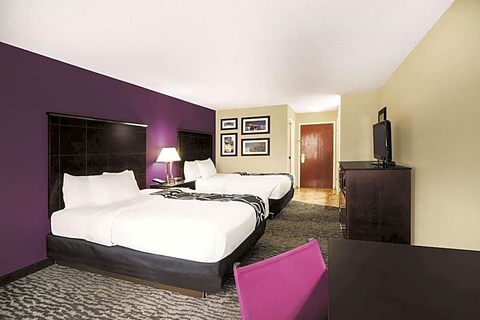 La Quinta Inn & Suites by Wyndham Louisville East