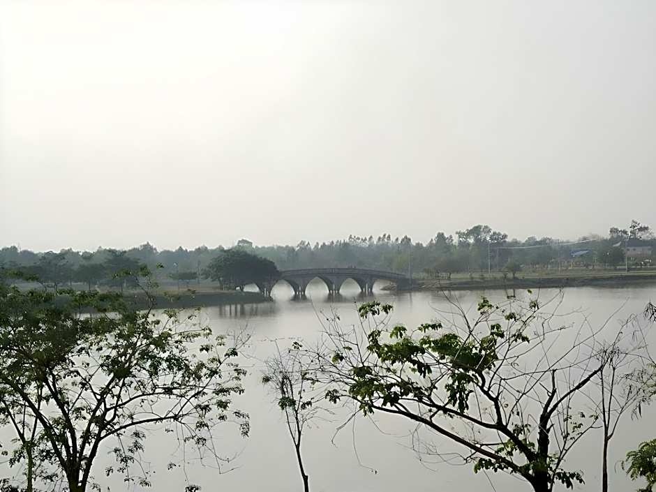 Suporn Lakeview Serviced Apartment & Homestay