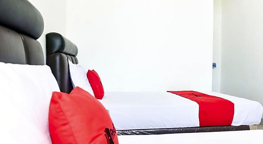 RedDoorz near Alun Alun Wonosobo