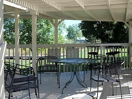 Boulder Twin Lakes Inn