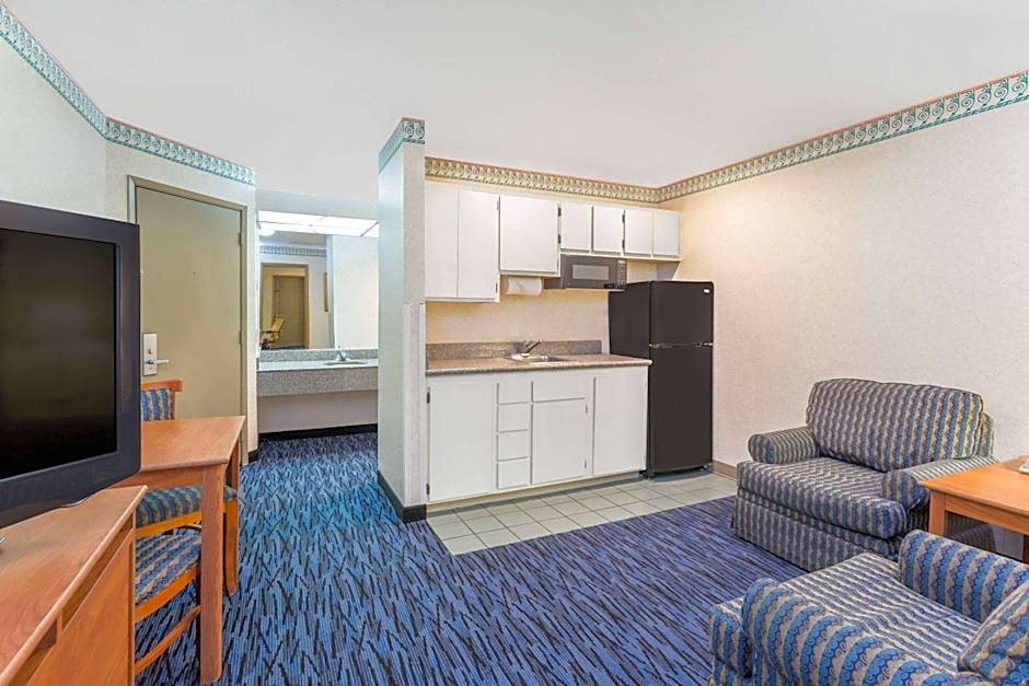 Ramada by Wyndham Kent Seattle Area