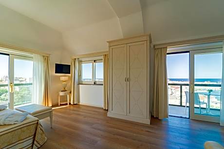 Junior Suite with Balcony