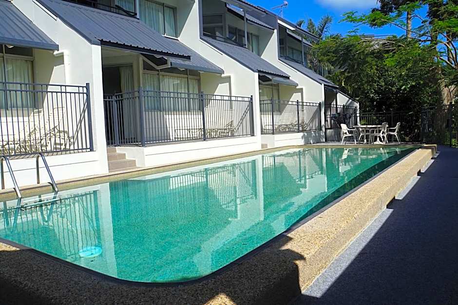 Airlie Seaview Apartments