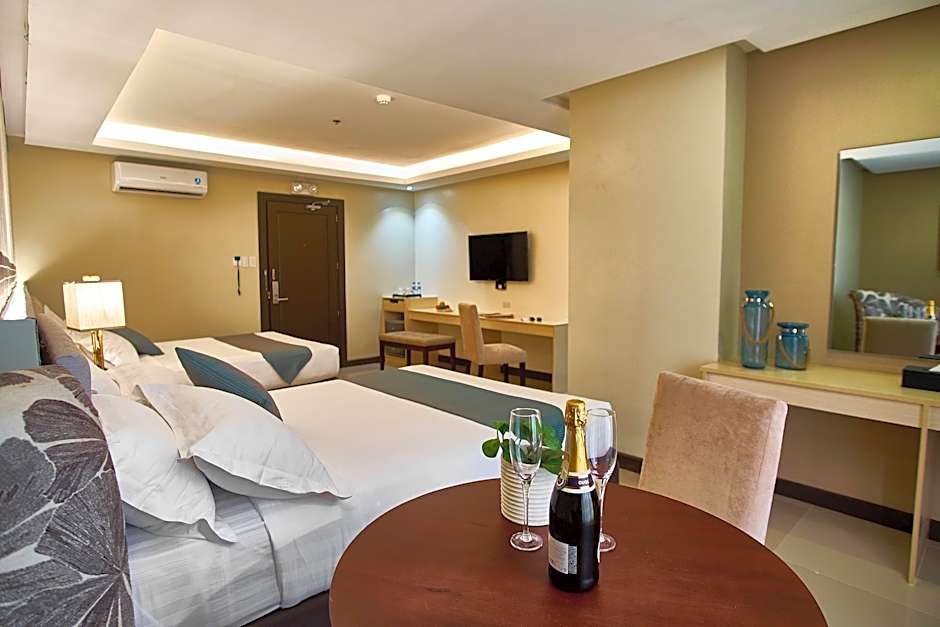 J7 HOTEL