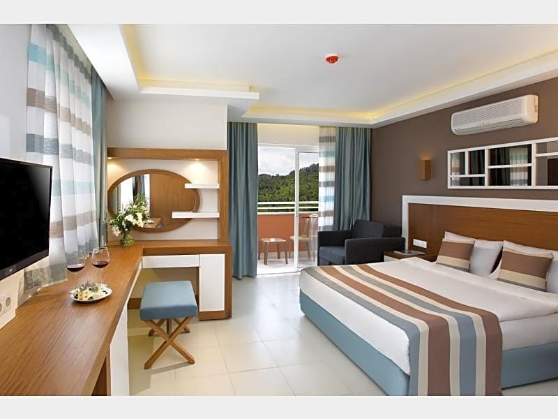 LAVIA HOTELS KEMER