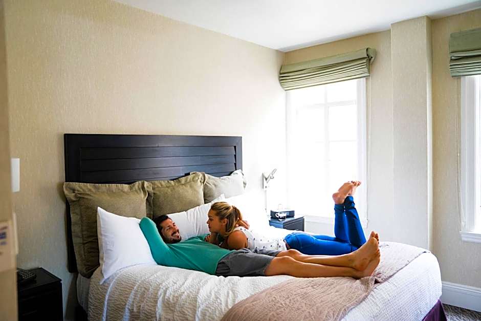 Photo 1 of 6 of Classic 1 Queen Bed