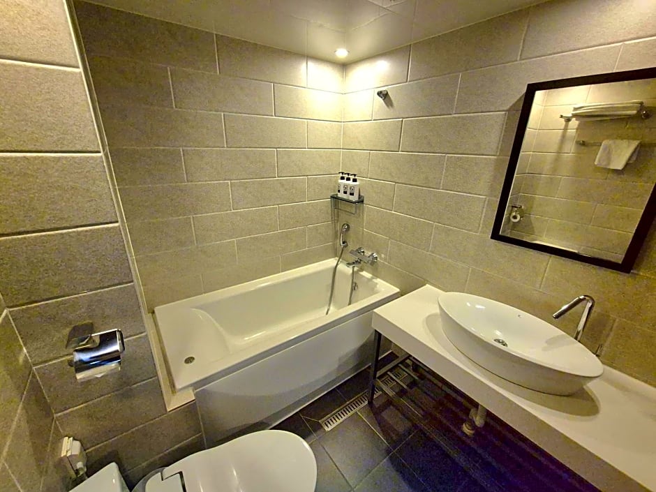 No. 25 Hotel Myeongji Oceanc City Business