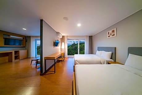 Premier Suite with Mountain View + Free Breakfast for 2 people