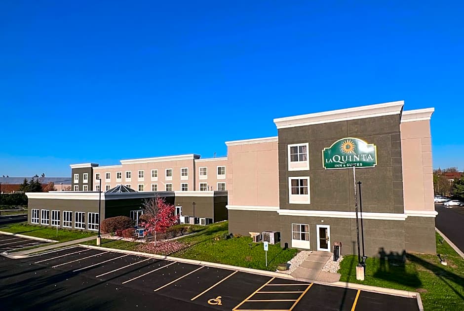La Quinta Inn & Suites by Wyndham Oshawa