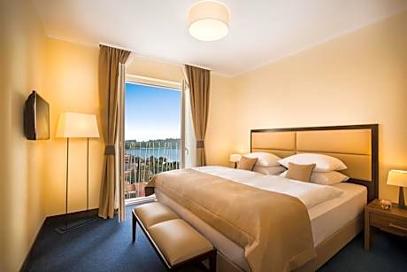 Standard Double Room with Sea View and Balcony