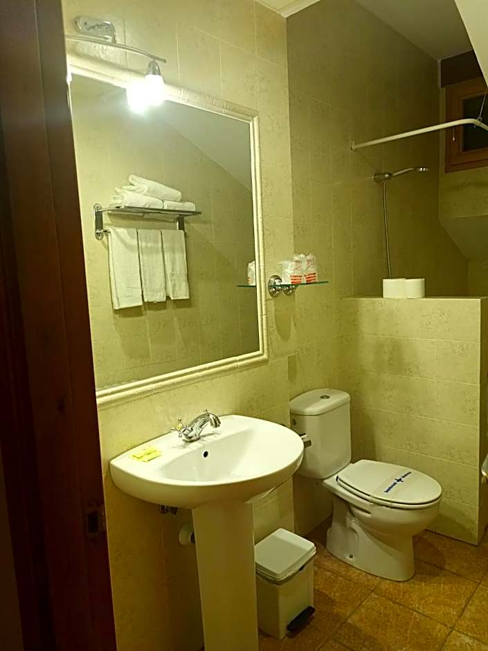 hostal Decerca Prádena