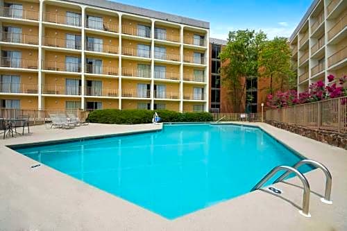 Days Inn by Wyndham Birmingham AL