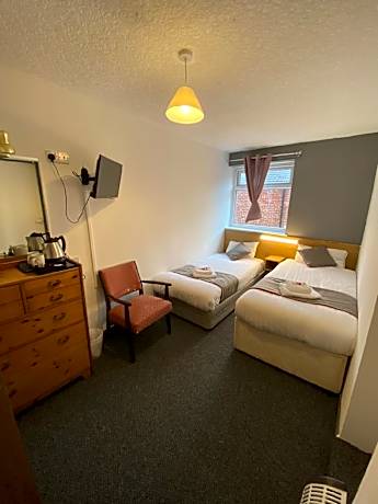 Twin Room with Private Bathroom