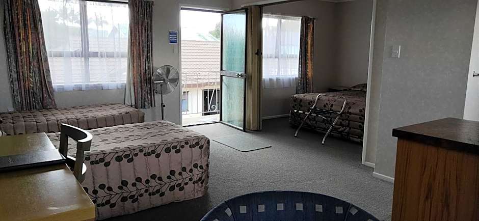 Cypress Court Motel