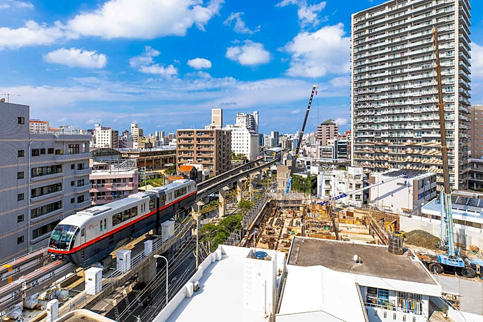 MrKINJO Miki24 in front of Makishi Station