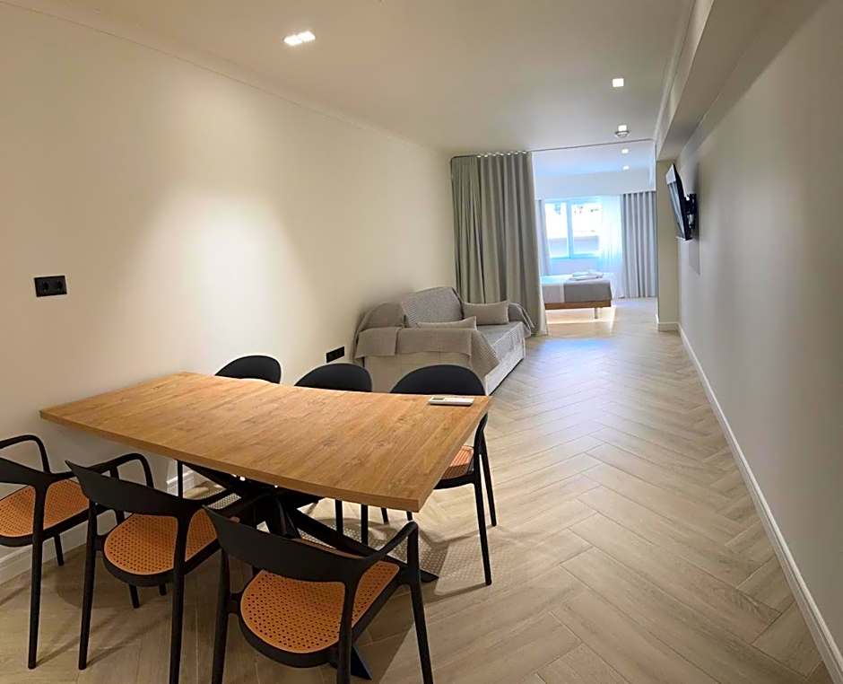 Triple A - Family hospitality Near Ermou - FREE Parking!