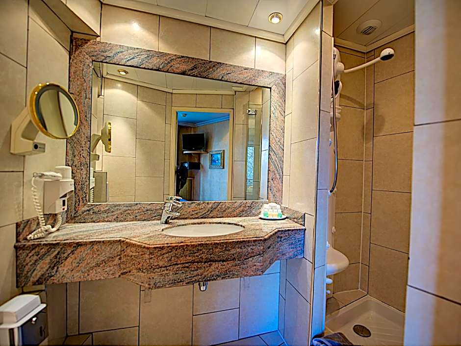 Hotel Du Midi Paris Montparnasse
