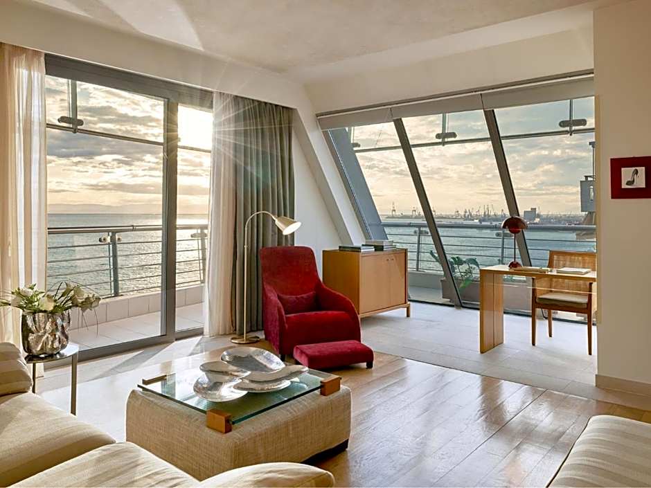 Photo 1 of 19 of Senior Suite, Sea View