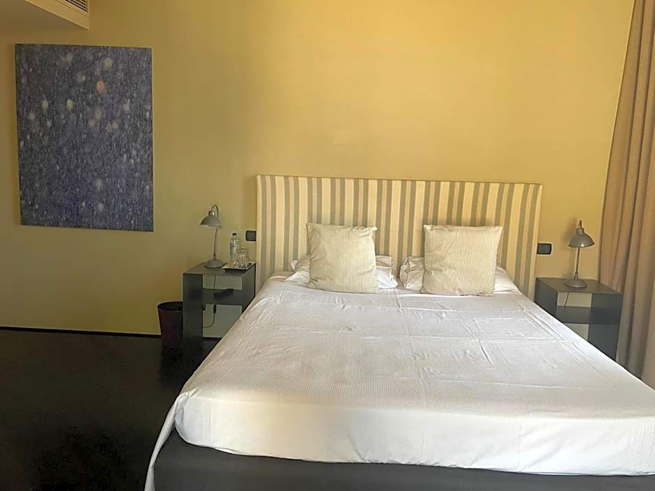 LEAR • Dining Club