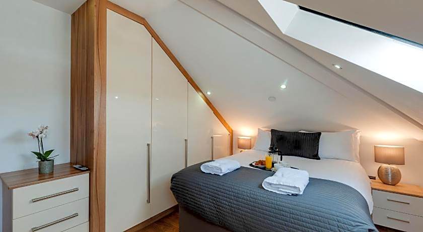 Base Serviced Apartments - Sir Thomas Street