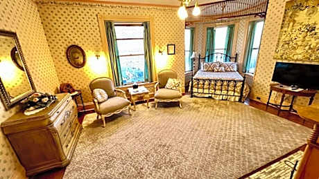 Queen Room