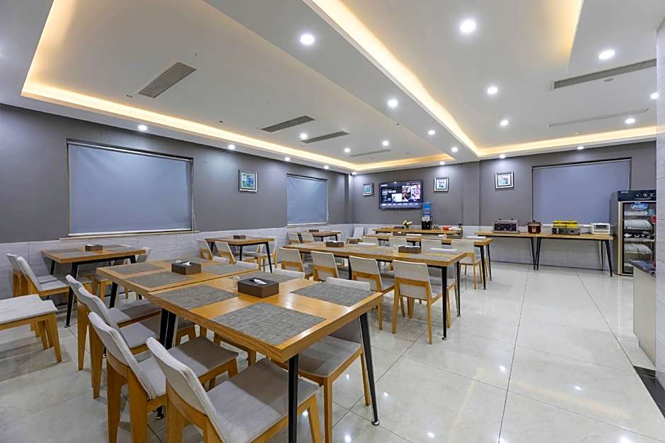 GYA Jiaxing Tongxiang City Century Avenue Hotel