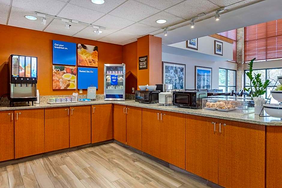 Comfort Inn Okemos