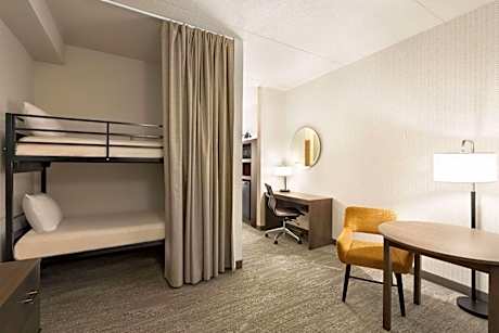 Suite with King Bed and Two Bunk Beds - Non-Smoking