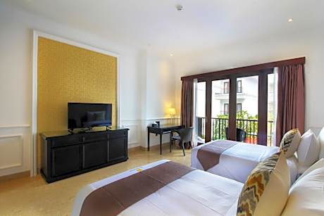 Deluxe Double or Twin Room with Pool View