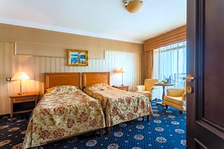 Economy Twin Room with Sea View