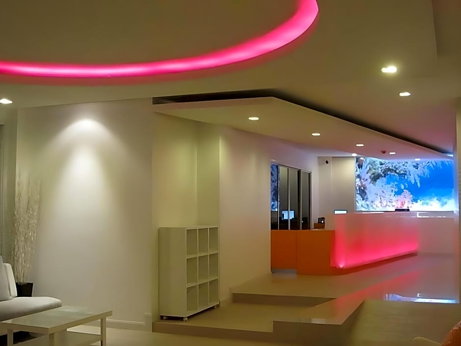 Nana Chat Bangsaen Hotel