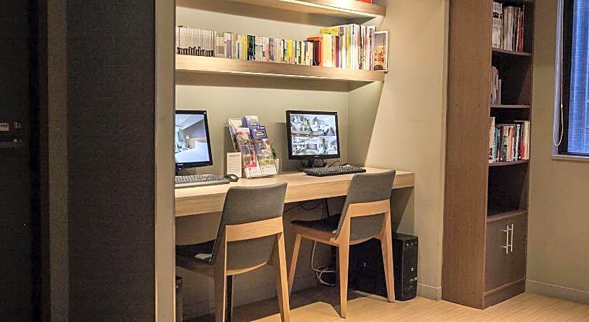 Royal Inn Taipei Linsen - Huashan 1914 Creative Park